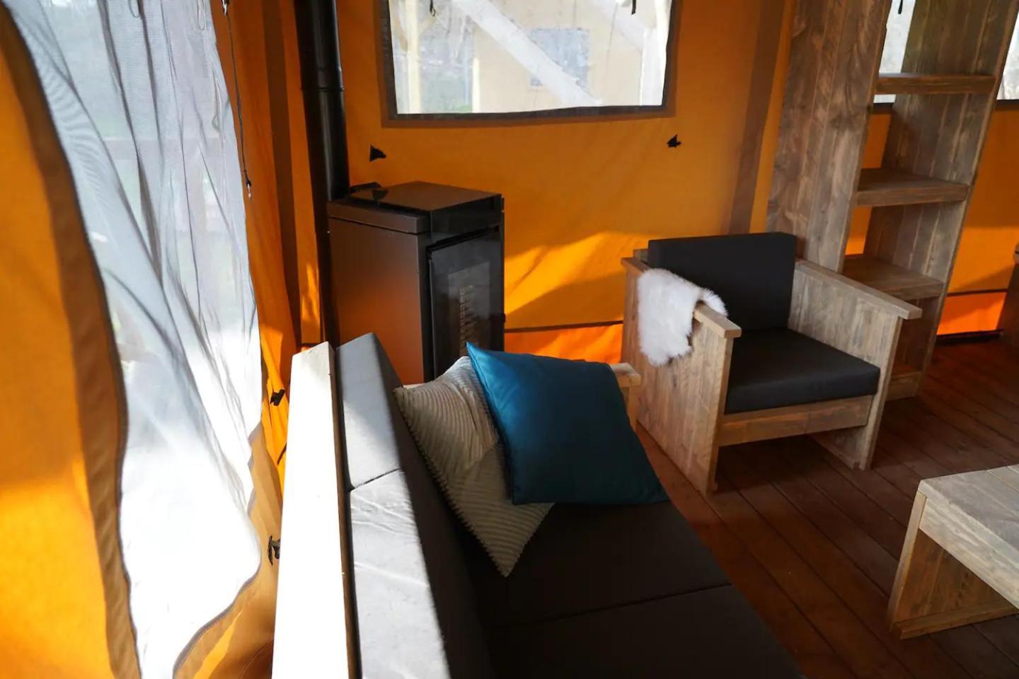 Stoere Safaritent Voor 7 Personen Met Prive Sanitair Sleepy Campo de lujo Behelp